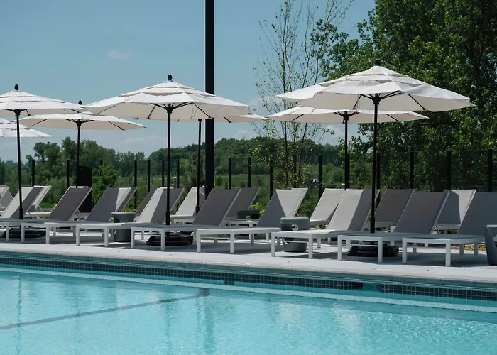 Omni Viking Lakes