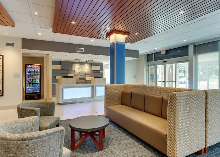 Holiday Inn Express & Suites - Roanoke - Civic Center