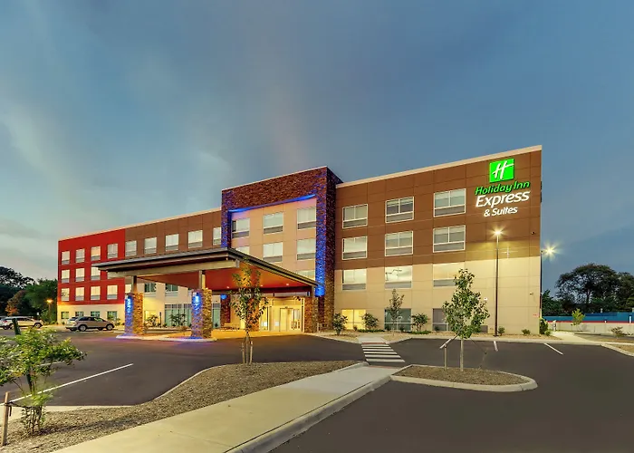 Holiday Inn Express & Suites - Roanoke - Civic Center