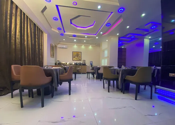 Romeneo Grand Royal Hotel