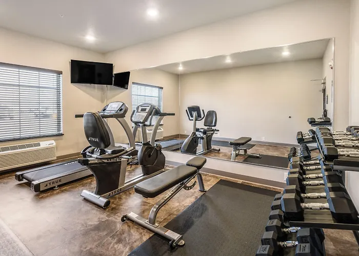 Cobblestone Hotel & Suites - Newport