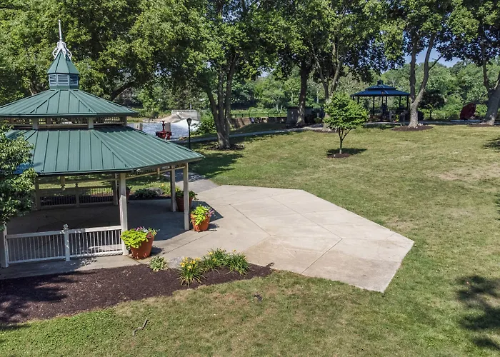 Hometowne Studios By Red Roof And Conference Center Chicago - N Aurora Naperville