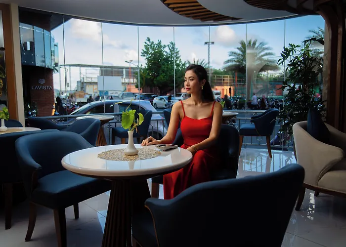 Umet Seaview Hotel With Free Airport Pick Up And Drop T&C Apply