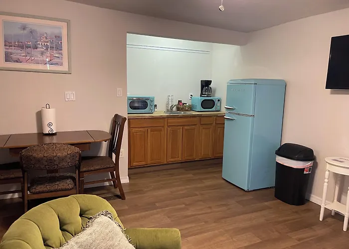 Nature Coast Inn & Cottages