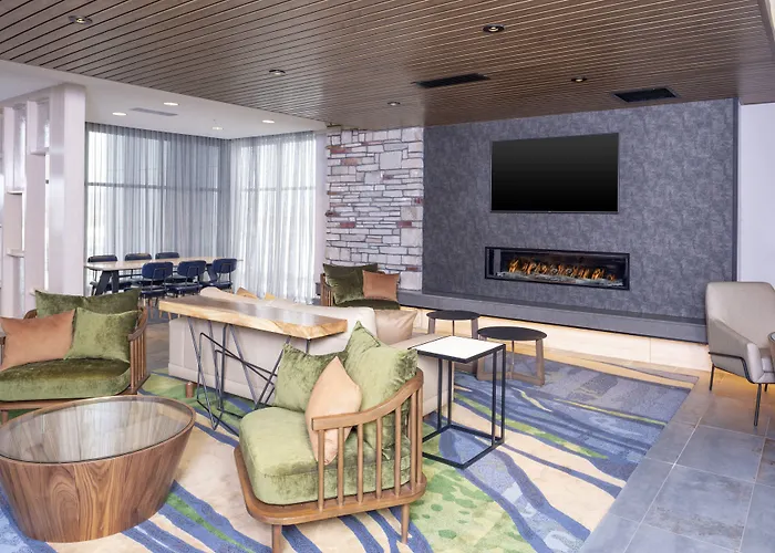 Fairfield Inn & Suites By Marriott Fair Oaks Farms