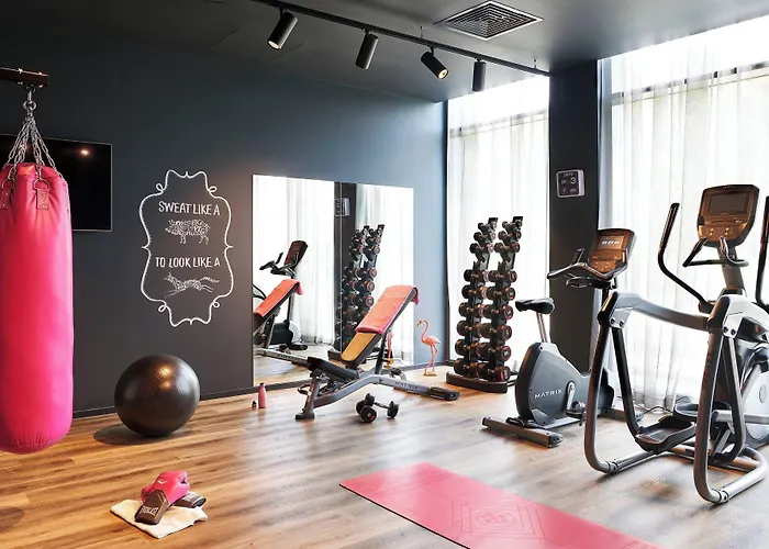 Moxy Edinburgh Airport