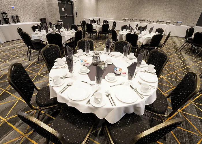 Holiday Inn & Suites Kalamazoo West
