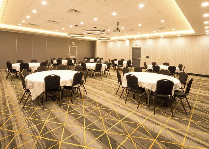 Holiday Inn & Suites Kalamazoo West