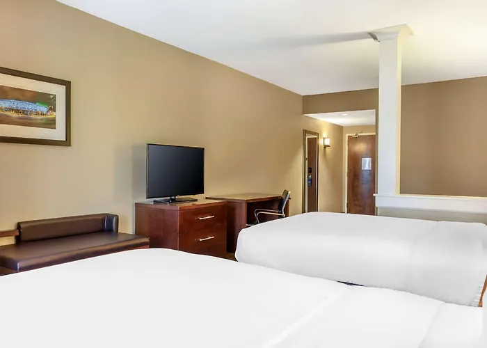 Comfort Inn & Suites At Crossplex Village