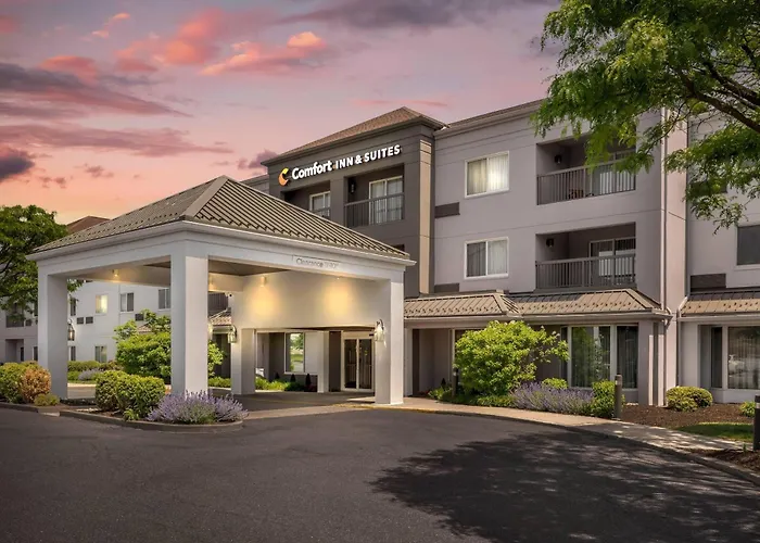 Comfort Inn & Suites Bethlehem Lehigh Valley Airport