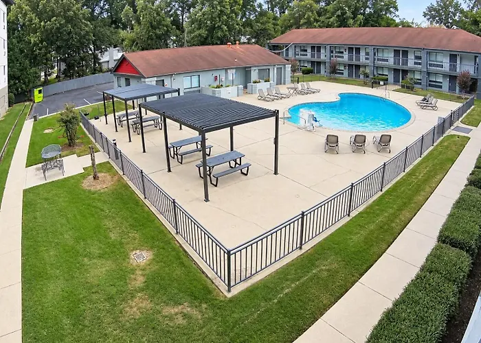 Ramada By Wyndham Tuscaloosa