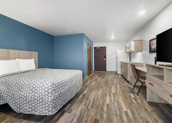 Woodspring Suites Dearborn Detroit