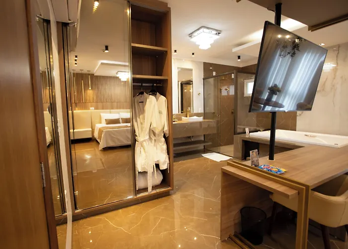 Ellus Hotel