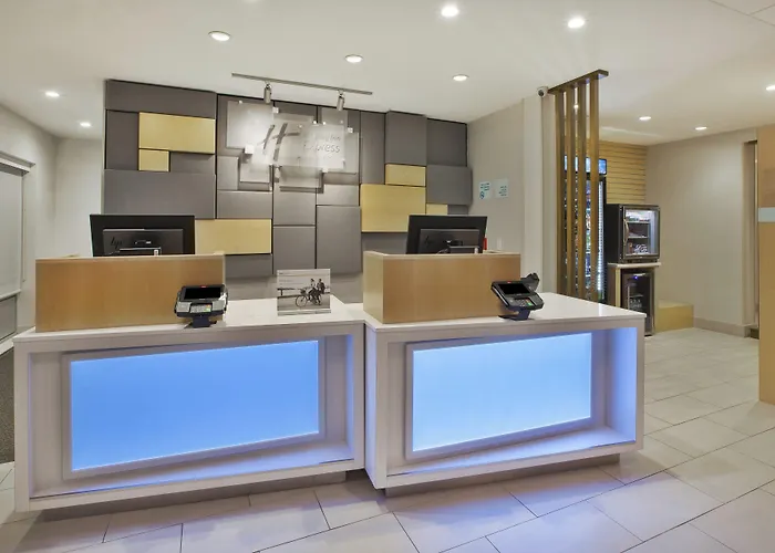 Holiday Inn Express & Suites Grand Rapids Airport North By Ihg