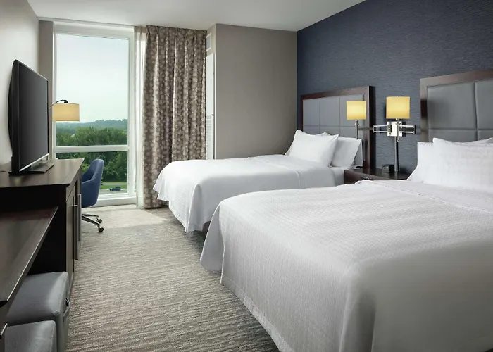 Hampton Inn & Suites Teaneck/Glenpointe