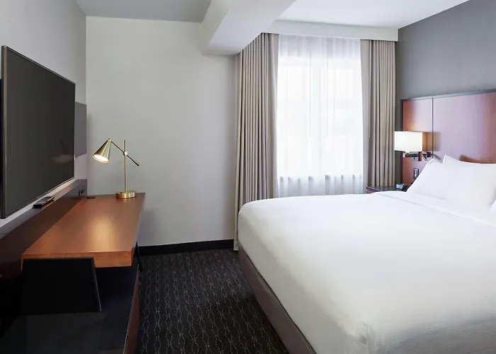 Doubletree By Hilton Montreal Airport