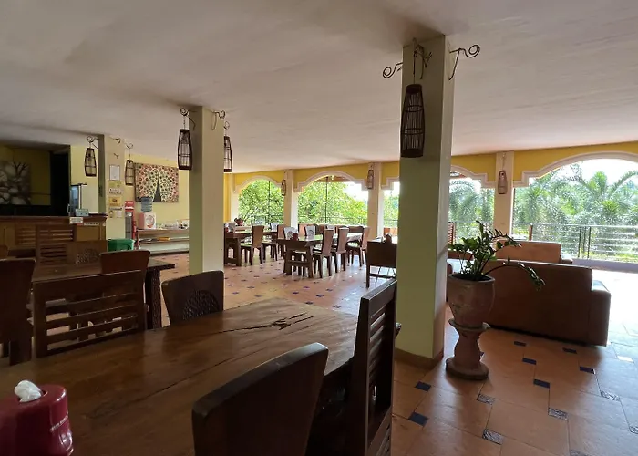 Centro Bajo Hotel & Resto