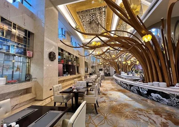 Menshine Gloria Plaza Hotel