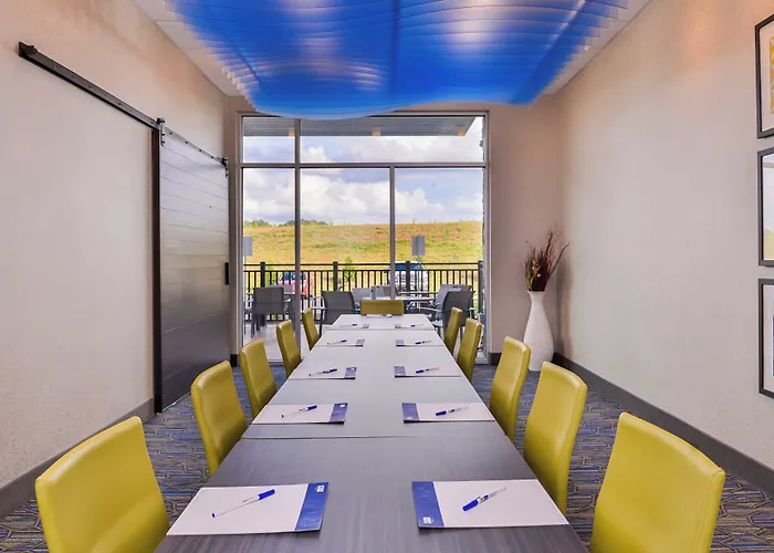 Holiday Inn Express & Suites Farmville By Ihg