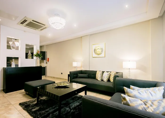 Oak Plaza Suites