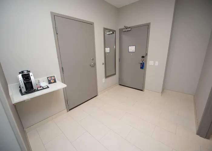 Holiday Inn Express & Suites - Lake Charles South Casino Area By Ihg