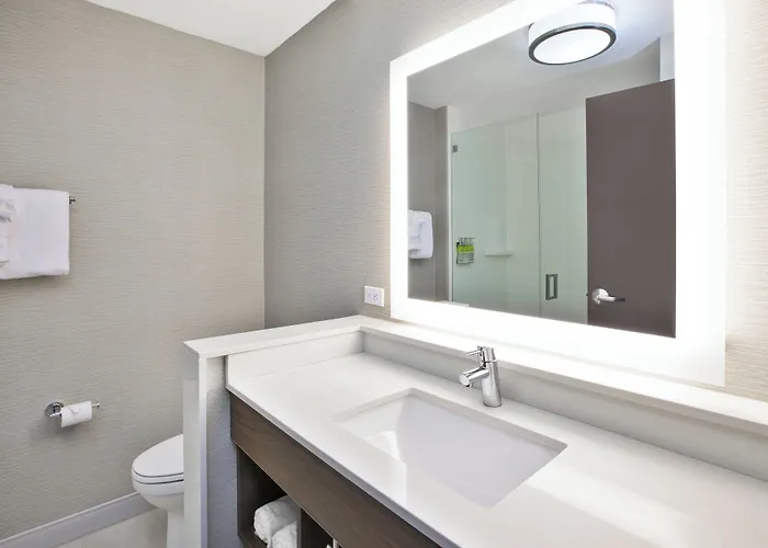 Holiday Inn Express & Suites Okemos - University Area By Ihg