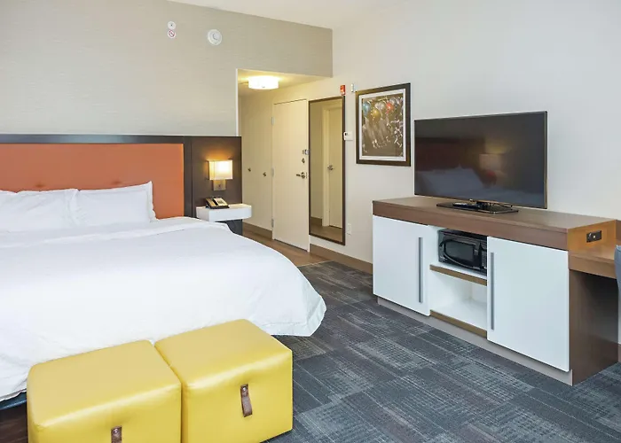 Hampton Inn & Suites Morgantown / University Town Centre