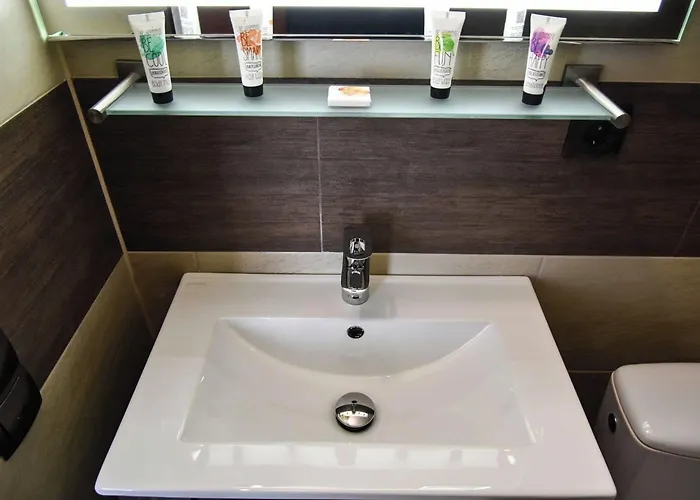 Martins Klause Airport Messe Hotel - Air Conditioning - Self Check-In Available