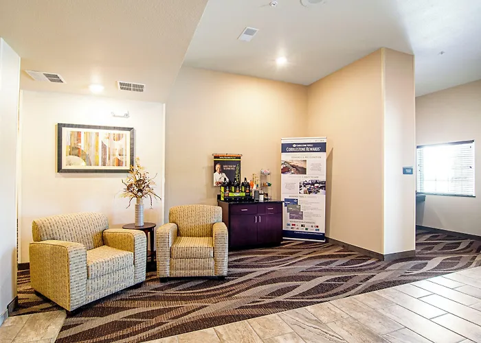 Cobblestone Hotel & Suites - Paxton