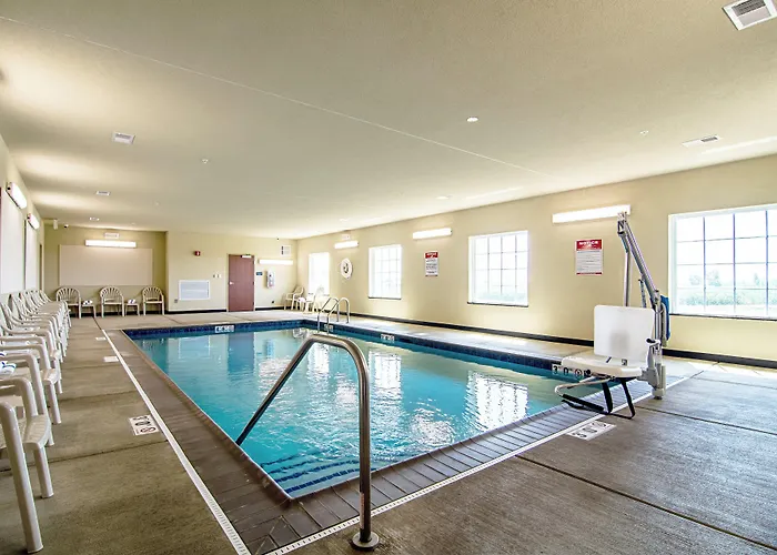 Cobblestone Hotel & Suites - Paxton
