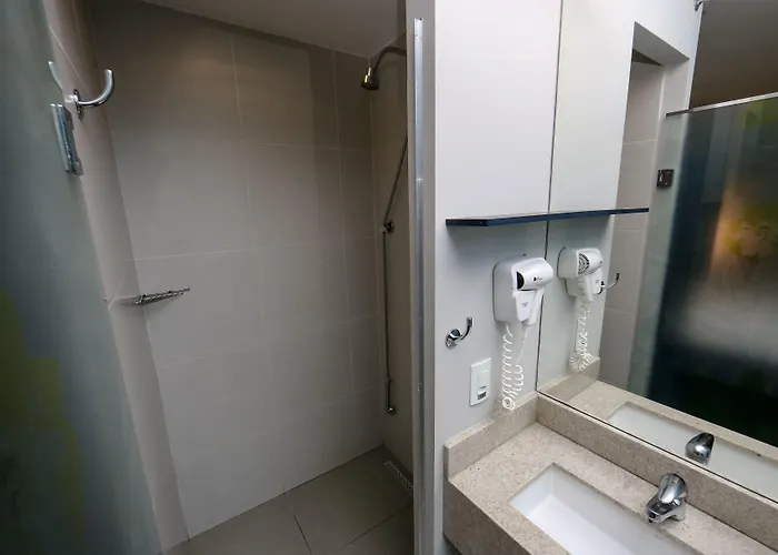 Golden Tulip Guarujá - Antigo Delphin Surf Hotel