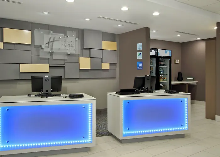 Holiday Inn Express & Suites Columbus North By Ihg