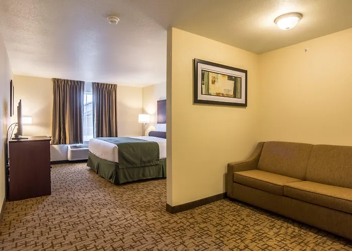 Cobblestone Hotel & Suites - Greenville