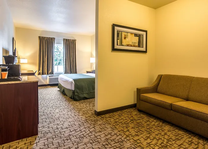 Cobblestone Hotel & Suites - Greenville