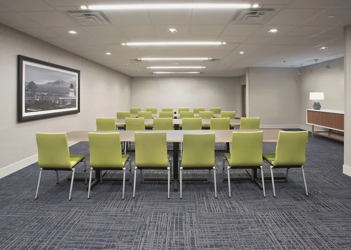 Holiday Inn Express & Suites - Redding By Ihg