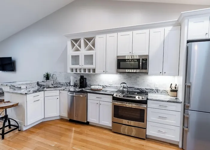 The Newport Lofts - 359 Thames Street