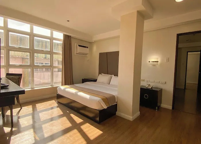 Queen Margarette Hotel Downtown