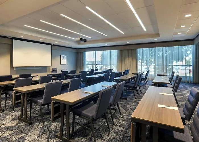 Courtyard By Marriott Redwood City