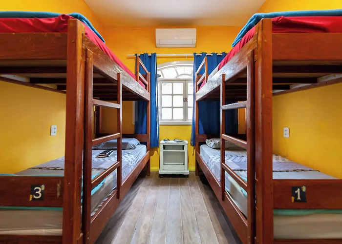 Onça da Praia Hostel