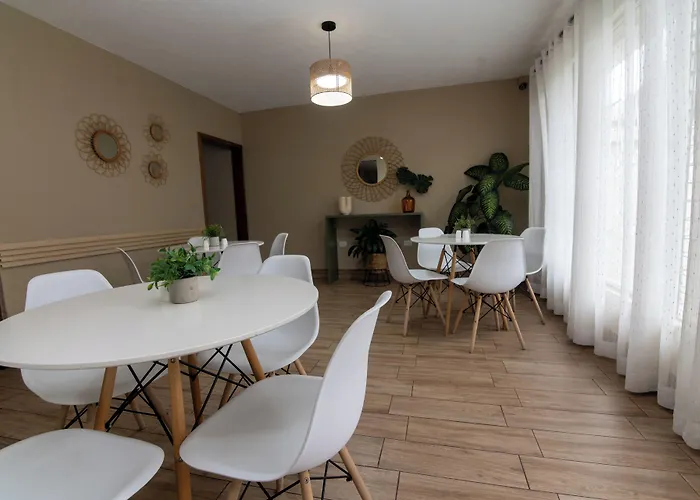 In & Out Hotel (Adults Only)