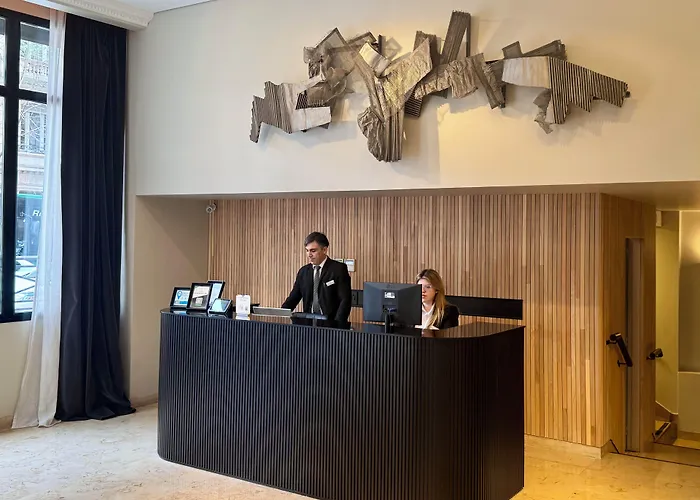 Carles Hotel
