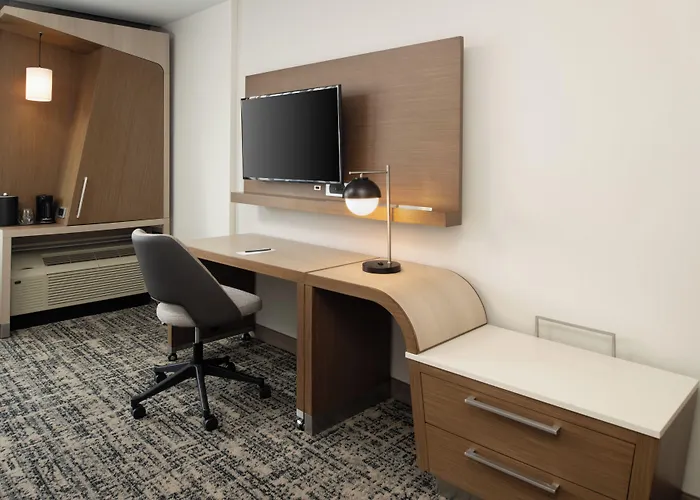 Courtyard By Marriott Houston City Place