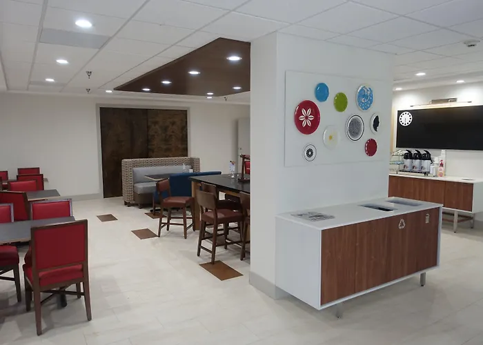 Holiday Inn Express & Suites Brentwood By Ihg
