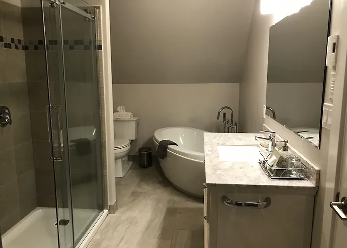 Tattingstone Inn