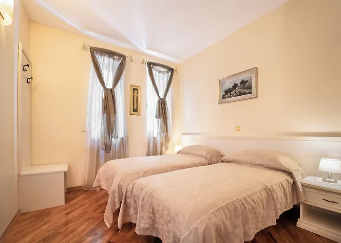 Hotel Peristil