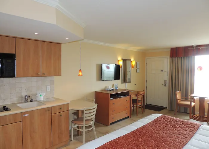 Fleur De Lis Beach Motel