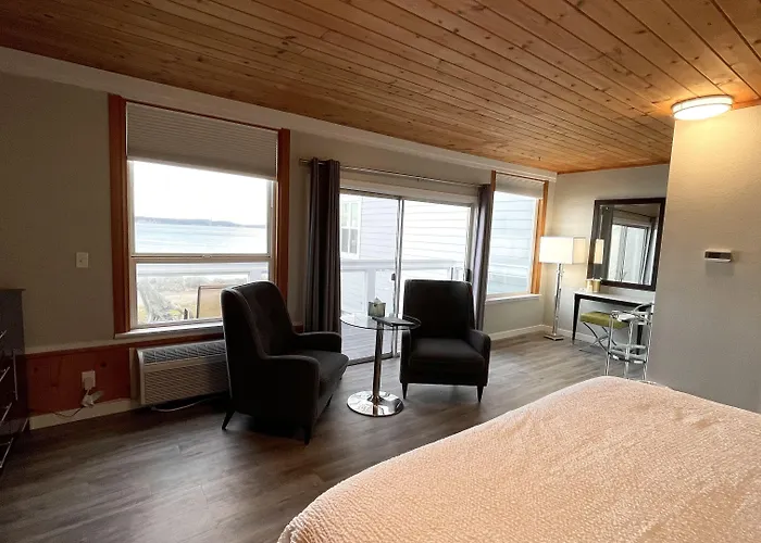 Tides Inn & Suites