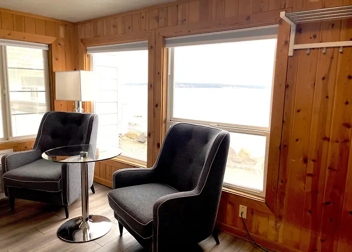 Tides Inn & Suites
