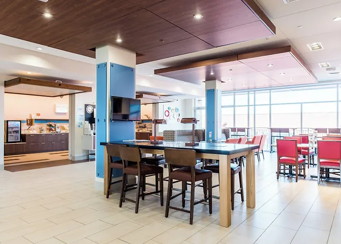 Holiday Inn Express & Suites Madison By Ihg