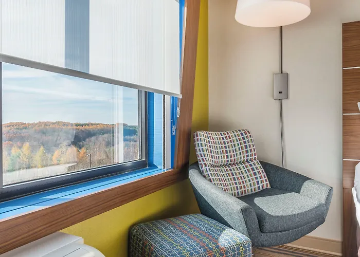 Holiday Inn Express & Suites Clarion By Ihg